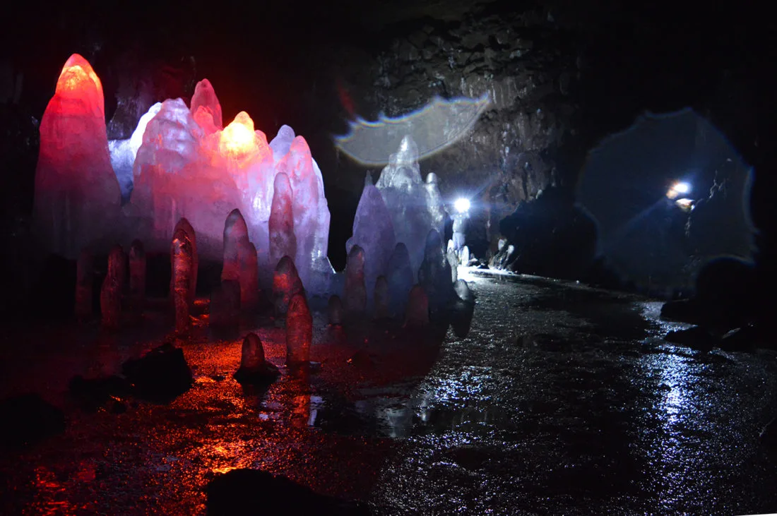 Spectacular light show in the biggest caves © Coupleofmen.com
