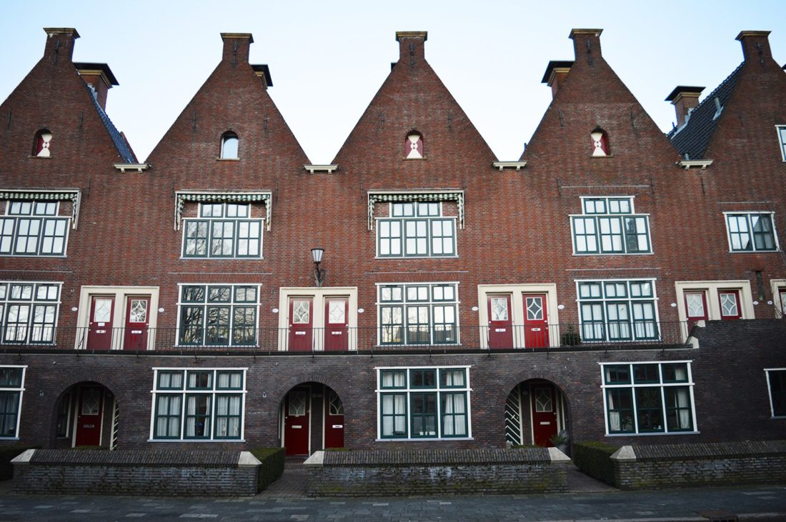 Beautiful Dutch houses | Gay Couple City Weekend Groningen © CoupleofMen.com