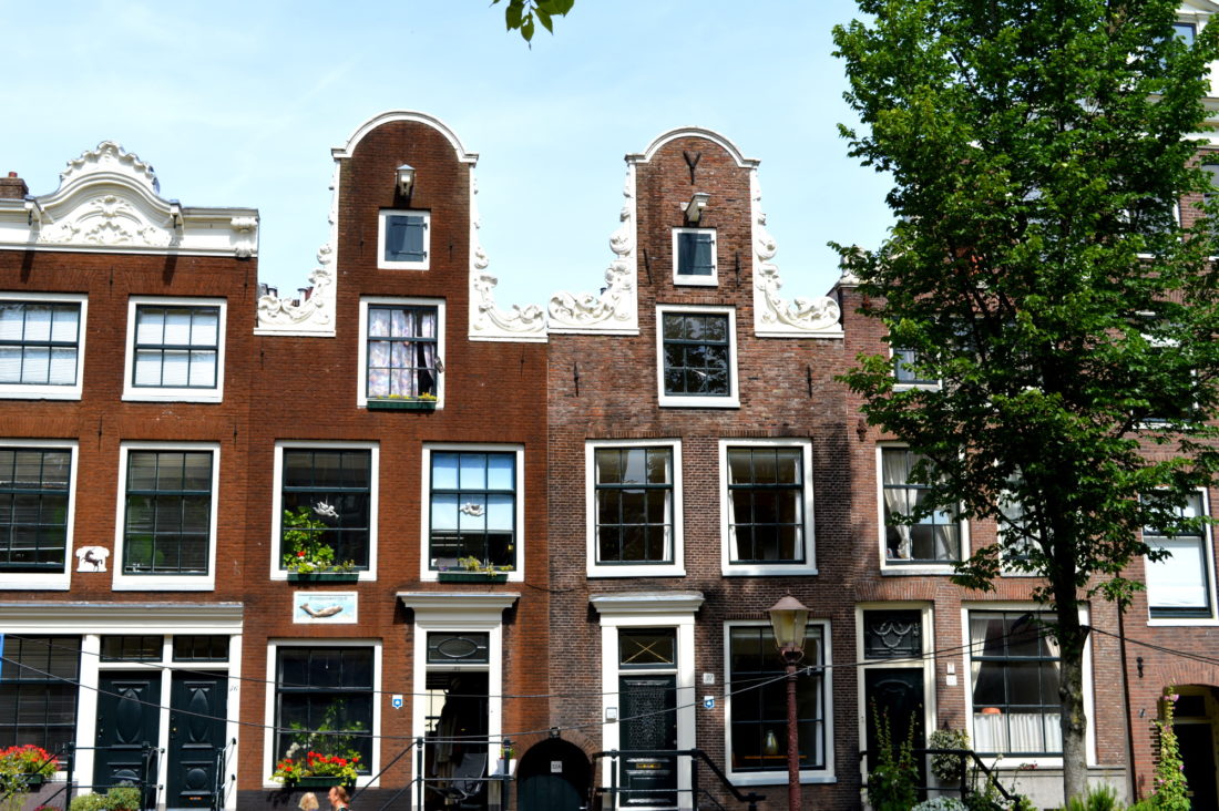 Grachten Houses Amsterdam | Gay Couple City Weekend Amsterdam © CoupleofMen.com