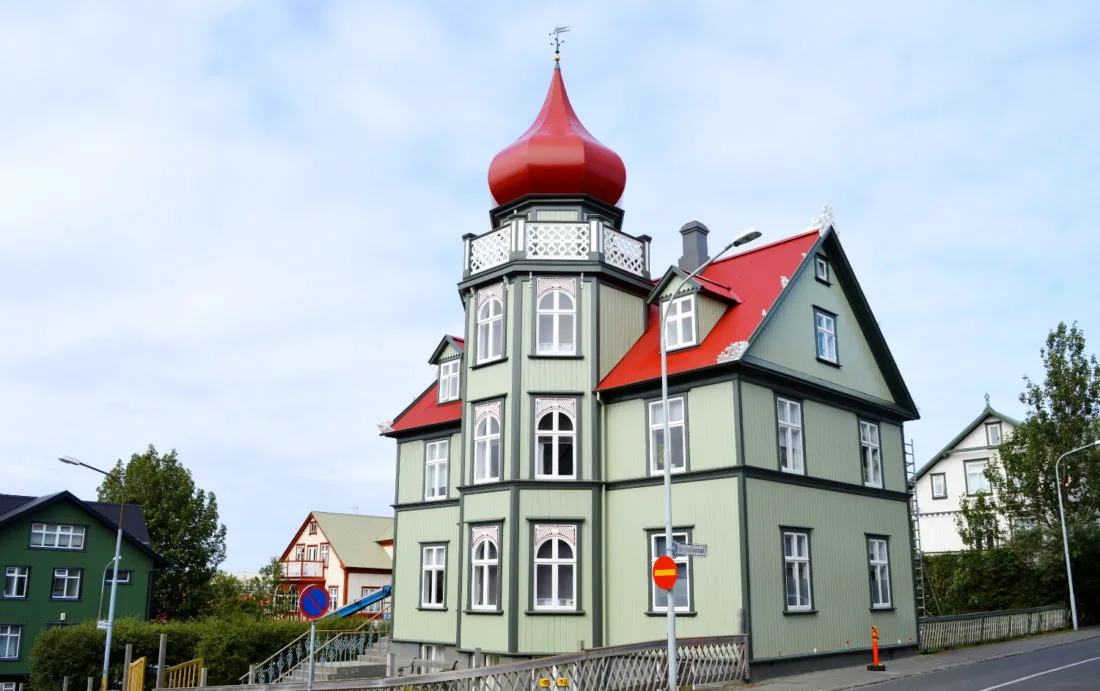 Reykjavik Gay Travel Green house with red roof | Gay Couple Travel City Weekend Reykjavik Iceland © Coupleofmen.com