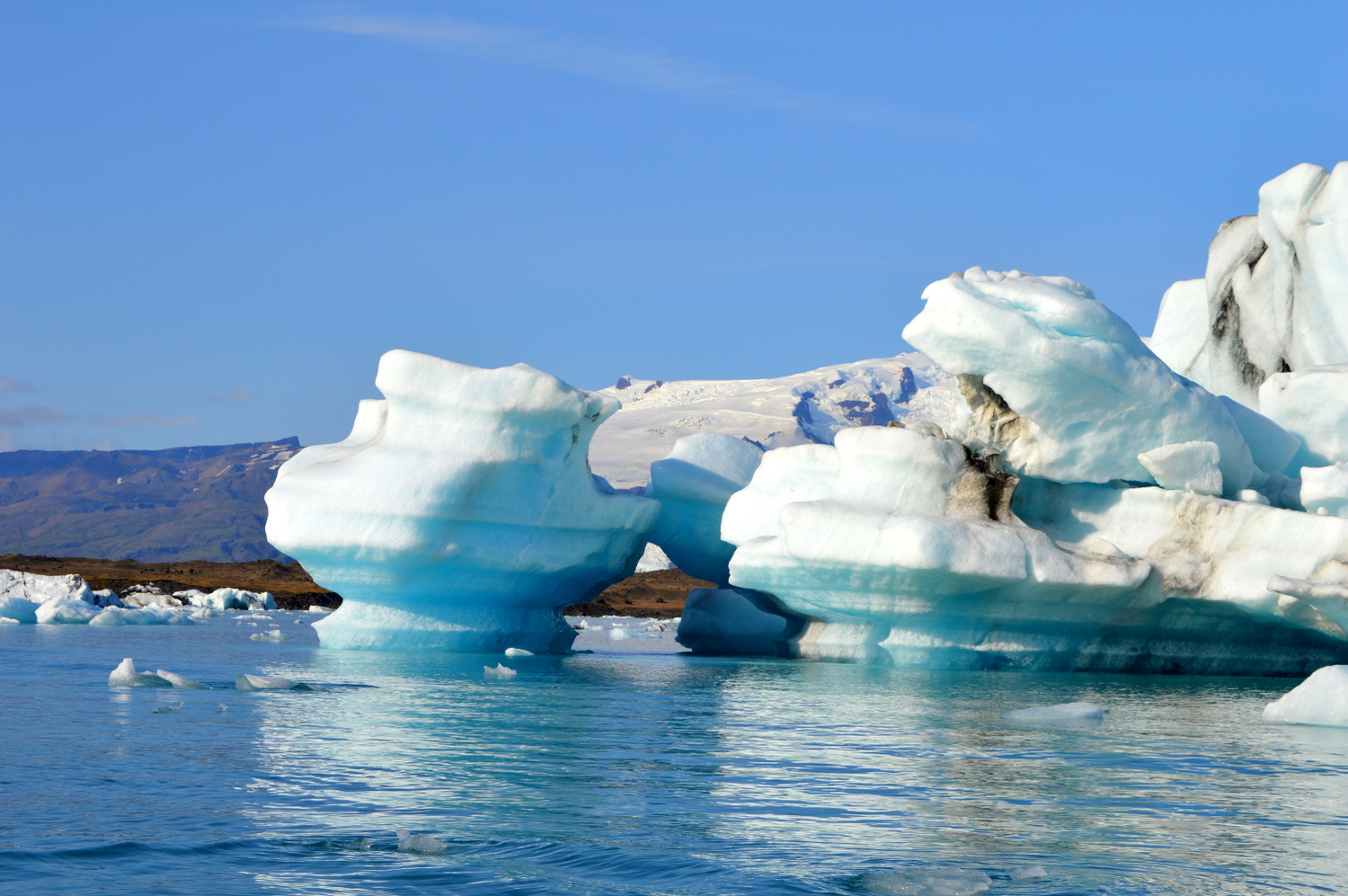 Different forms of hundreds of icebergs | Zodiac Tour Glacier Lagoon Jökulsárlón © CoupleofMen.com