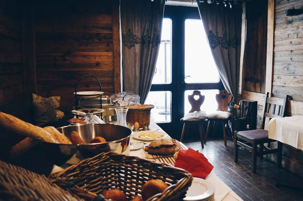 Breakfast inside Taufsteinhütte | Slumber Wine Barrel Taufsteinhütte © Coupleofmen.com