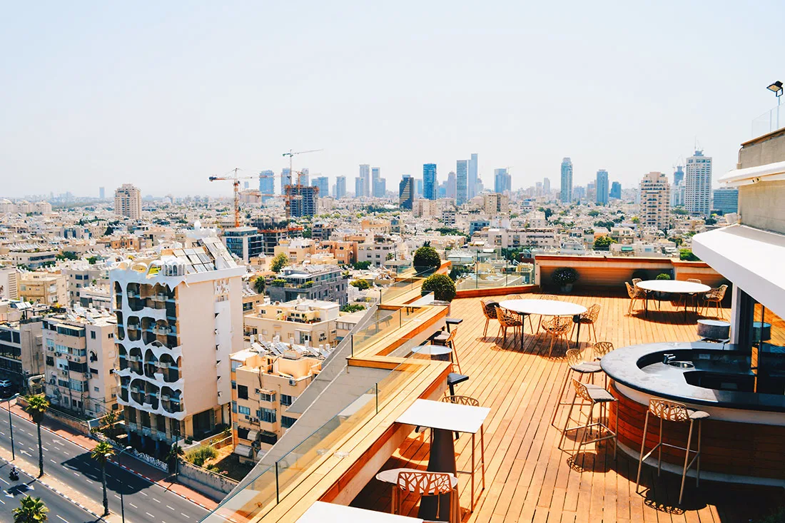 Great view of Tel Aviv from the rooftop terrace © CoupleofMen.com