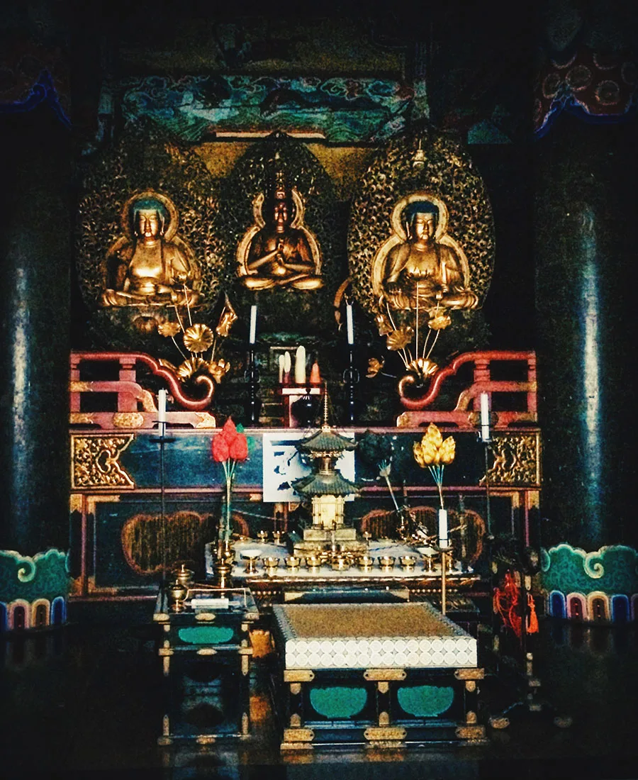 Early Morning Ceremony at the Kumagaiji Buddhist Temple Lodging in Koyasan © Coupleofmen.com