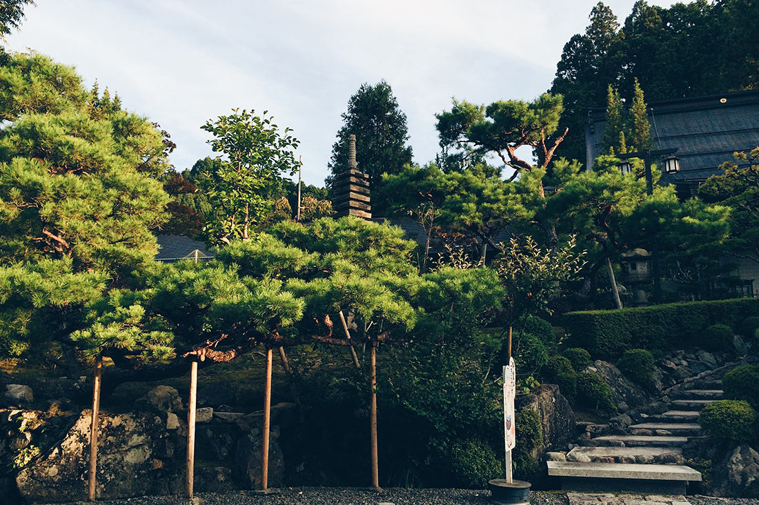 Close to natue in the middle of Koyasan © Coupleofmen.com