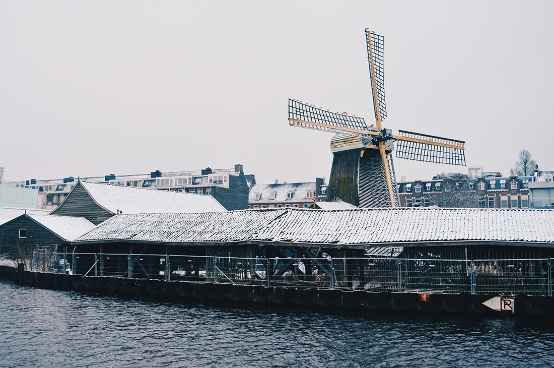 Snow in Amsterdam: Our Dutch Winter Day in the capital of The Netherlands | © CoupleofMen.com