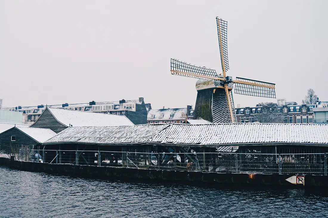 Snow in Amsterdam: Our Dutch Winter Day in the capital of The Netherlands | © CoupleofMen.com