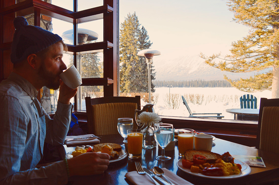 Breakfast with lake view at Gay-friendly Hotel © CoupleofMen.com