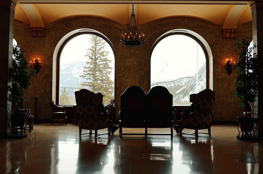 Exploring the Castel in the Rockies together as a gay couple | Fairmont Banff Springs Castle Hotel Gay-Friendly © CoupleofMen.com