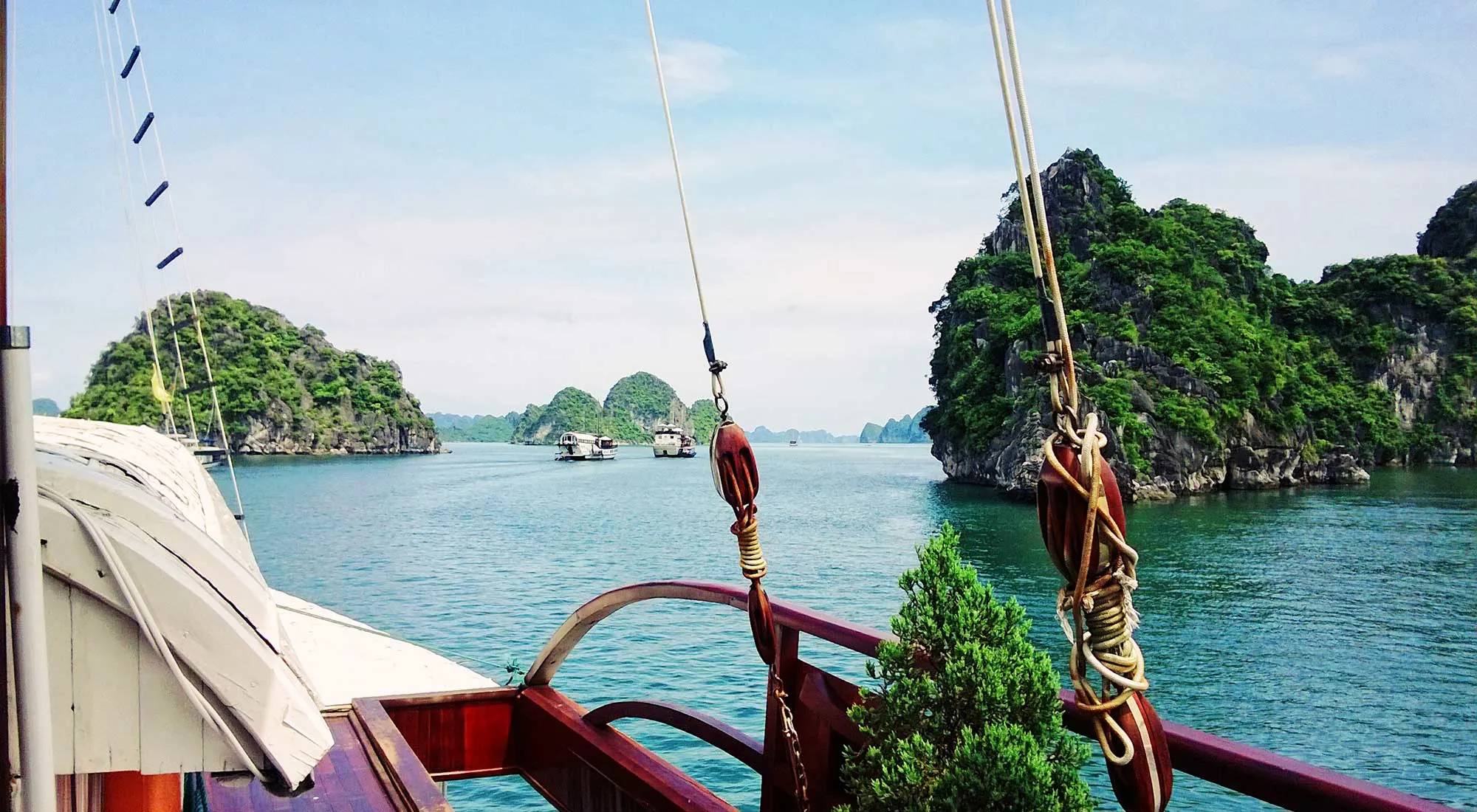 Halong Bay Cruise in northern Vietnam © Coupleofmen.com