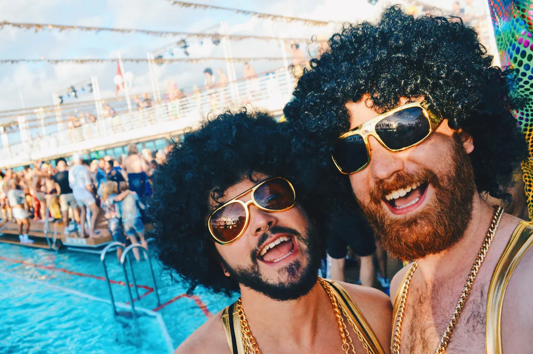 Gay Travel Bloggers in action | Disco T-Dance Party The Cruise 2017 © CoupleofMen.com