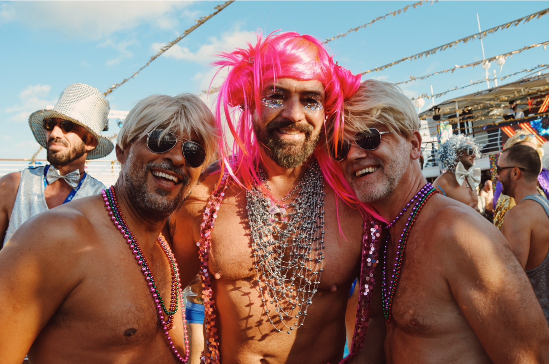 Don't forget your Disco Wig | Disco T-Dance Party The Cruise 2017 © CoupleofMen.com