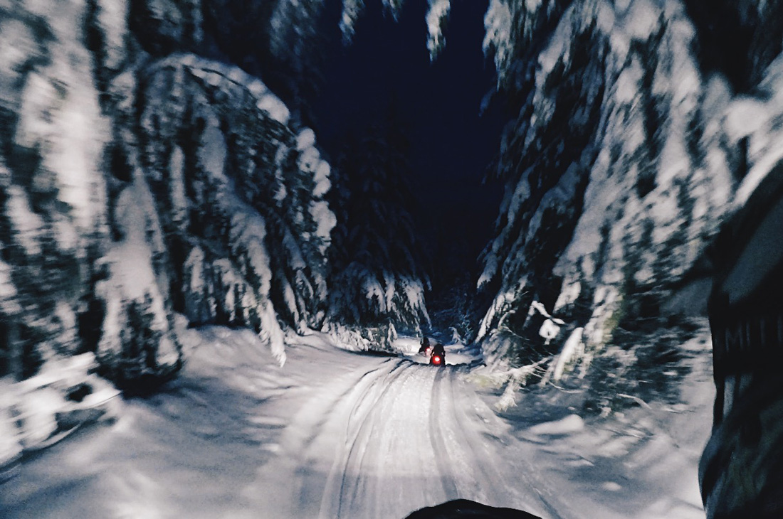 The snow was shining our way back home | Zip Lining Snowmobiling TAG Whistler Gay-friendly © Coupleofmen.com