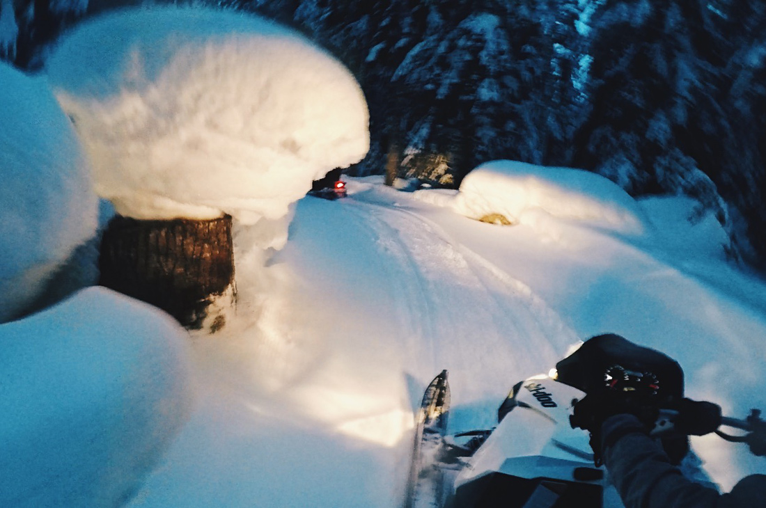 More than a meter snow in Whistler | Zip Lining Snowmobiling TAG Whistler Gay-friendly © Coupleofmen.com