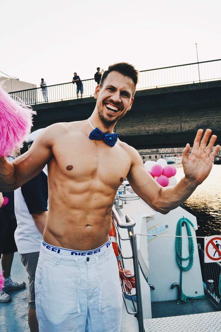 Handsome half naked waiter on board | CSD Berlin Gay Pride 2018 © Coupleofmen.com