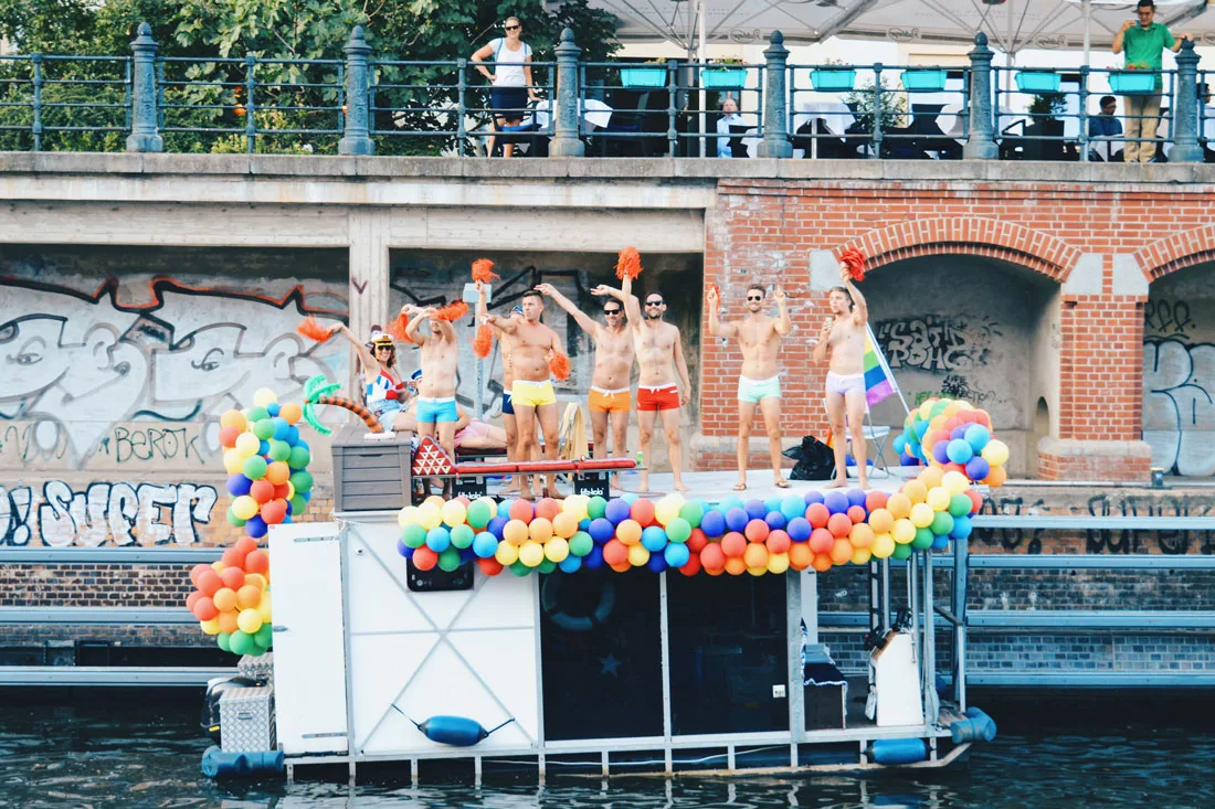 Celebrating half naked men aside of the Canal parade, even if you are not on a official cruise boat | CSD Berlin Gay Pride 2018 © Coupleofmen.com