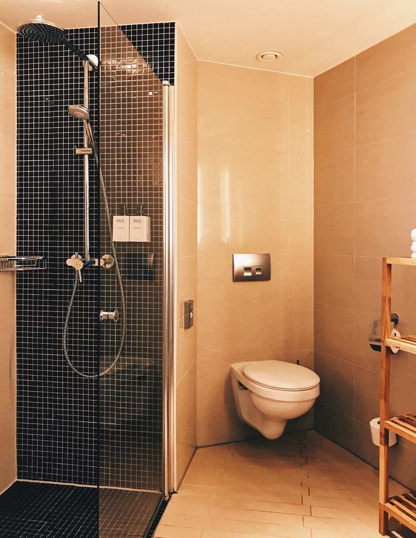 Spacious bathroom with huge walk-in shower | Scandic Berlin Kurfürstendamm gay-friendly Hotel © Coupleofmen.com
