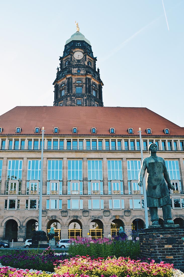 Dresden City Hall with the monument "Denkmal der Trümmerfrau" © Coupleofmen.com
