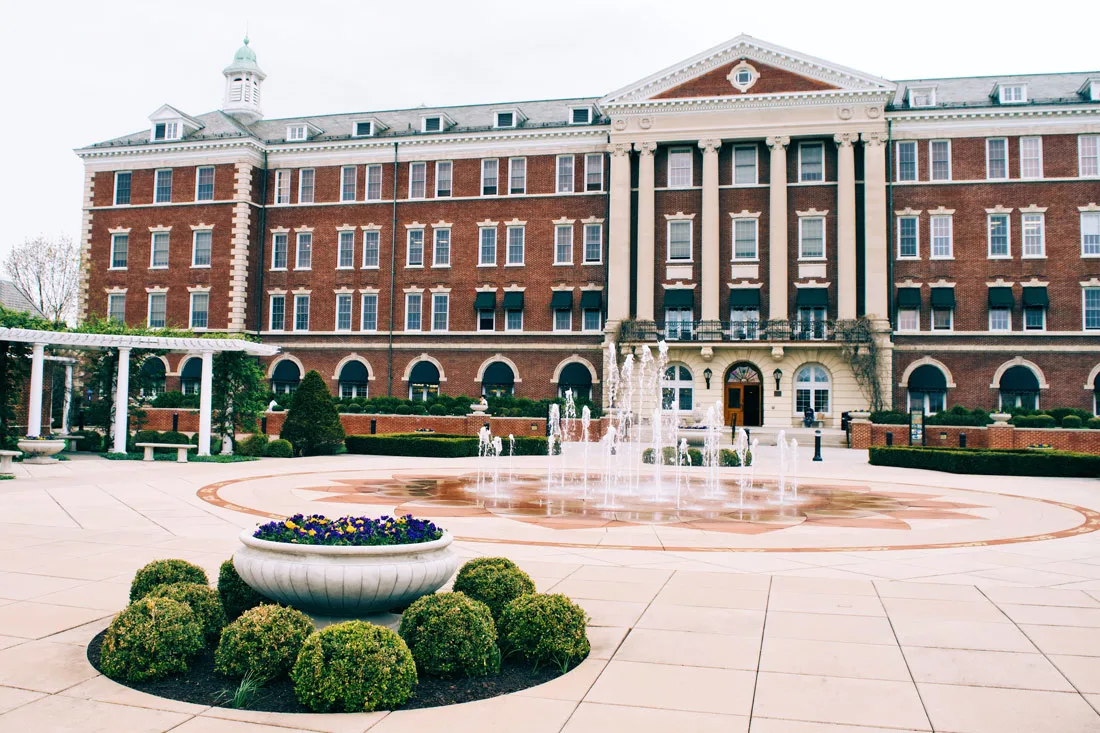 Photo of the impressive main building of the Culinary Institute of America at Hyde Park © Coupleofmen.com