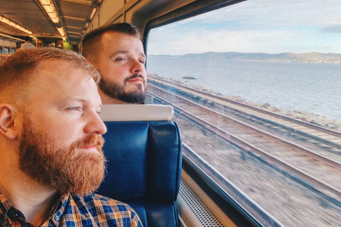 Gay Reise Dutchess County Gay Travel Dutchess County Going upstate with an MTA train from Grand Central Station in New York City to Dutchess County © Coupleofmen.com