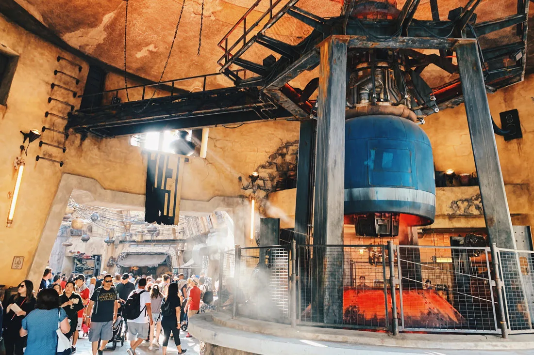 The details of Galaxy's Edge and the Star Wars atmosphere are incredible © Coupleofmen.com