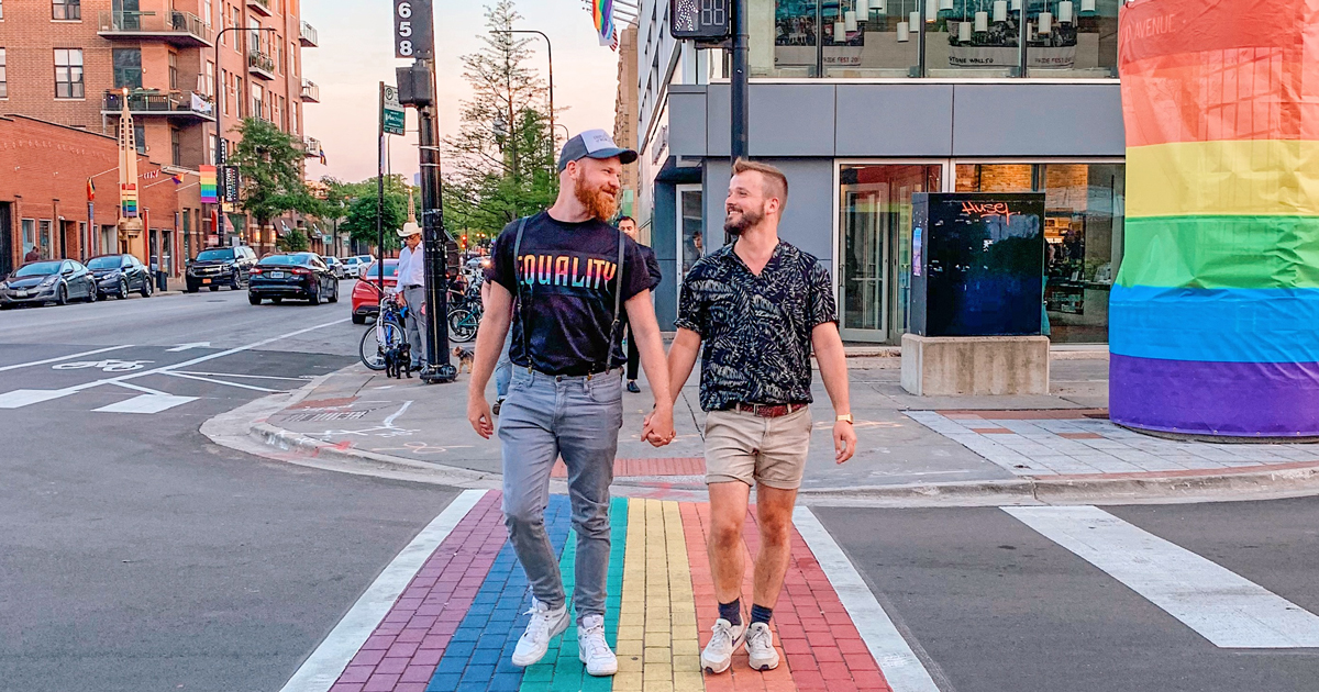 Gay Chicago - City Guide to Pride & Gay Neighborhoods © Coupleofmen.com