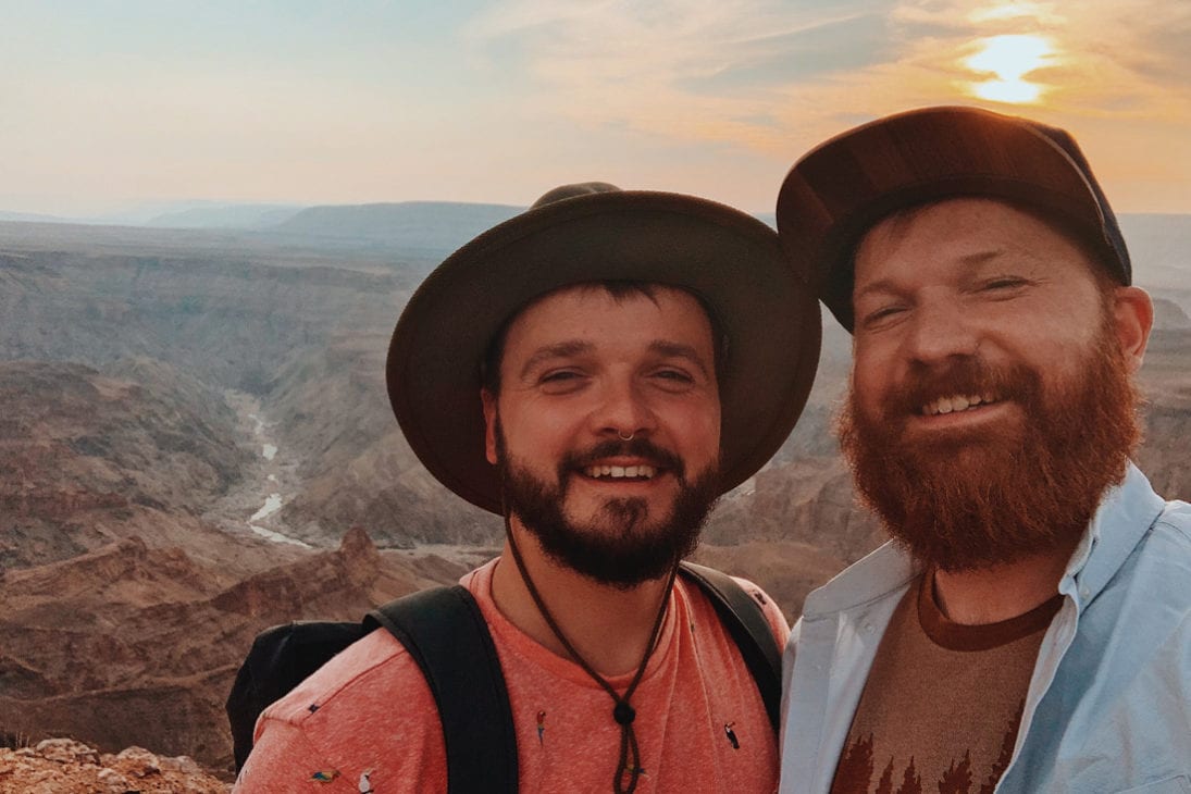 Zugreise Afrika Selfie moment in front of the second biggest canyon in the world, The Fish River Canyon © Coupleofmen.com
