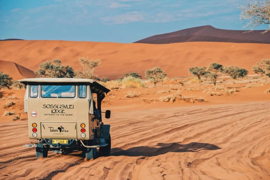 The last 6 kilometers to Big Daddy and Sossusvlei are only doable by 4x4 jeeps © Coupleofmen.com