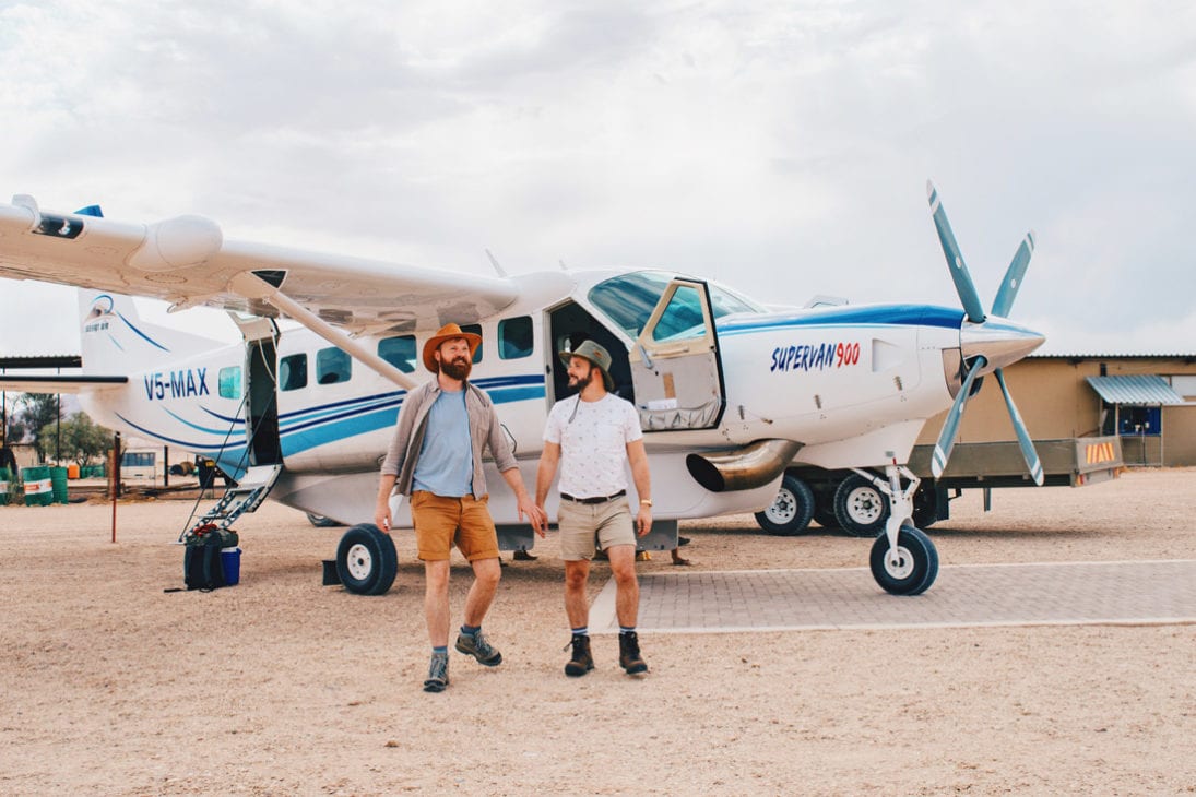 Adventurous! The flights with the 10 person propeller-driven plane from Desert Air © Coupleofmen.com