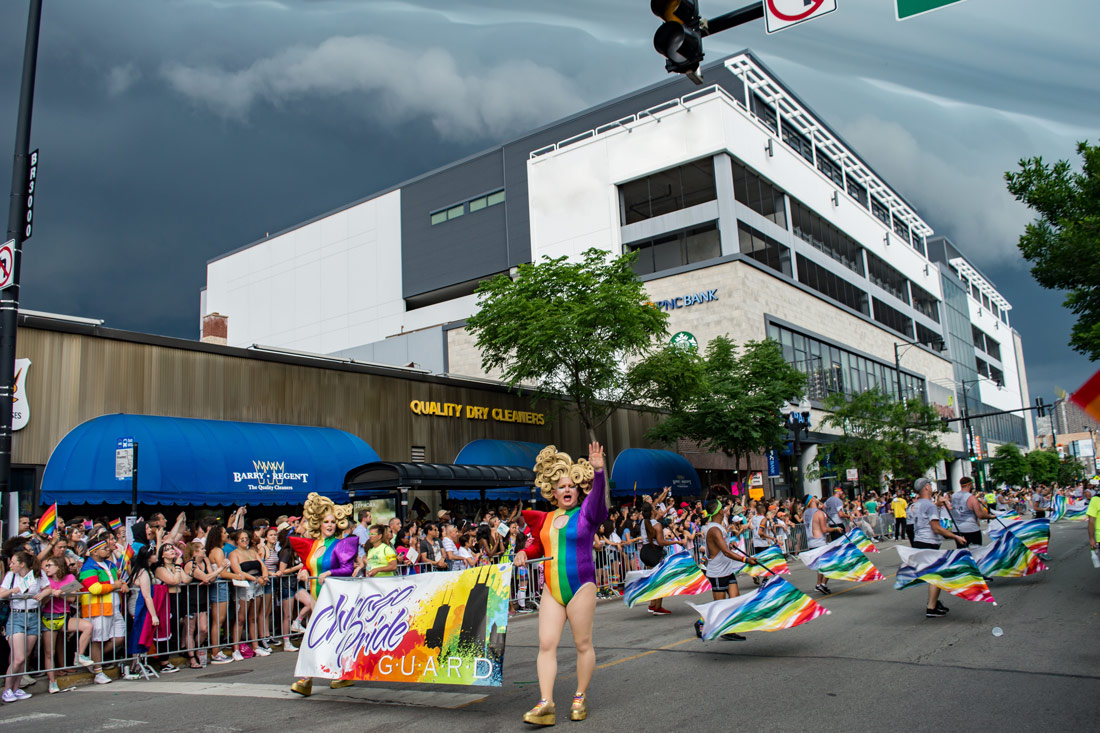 Chicago Gay City Tipps Just before the Thunderstorm stops the parade - Chicago Pride Guard Queen at the Pride Parade 2019 © Coupleofmen.com
