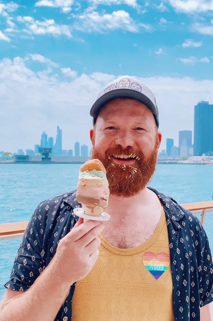 Chicago Gay City Tipps Daan and his rainbow ice cream at the Original Rainbow Cone Navy Pier for Chicago Gay Pride 2019 © Coupleofmen.com