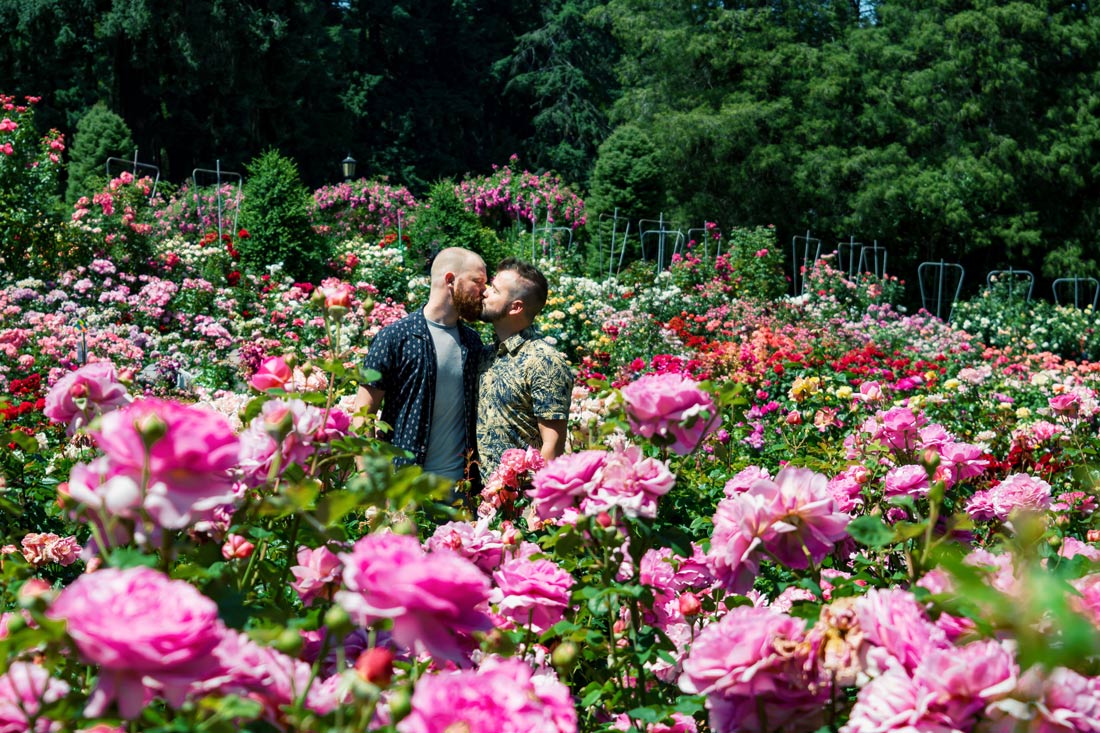 Gay kiss in the Rose Test Garden in Portland © Coupleofmen.com