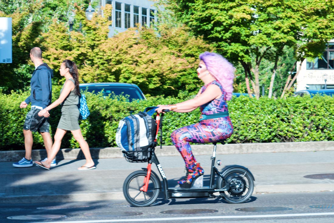 On the run! Drag Queen on a speedy scooter © Coupleofmen.com