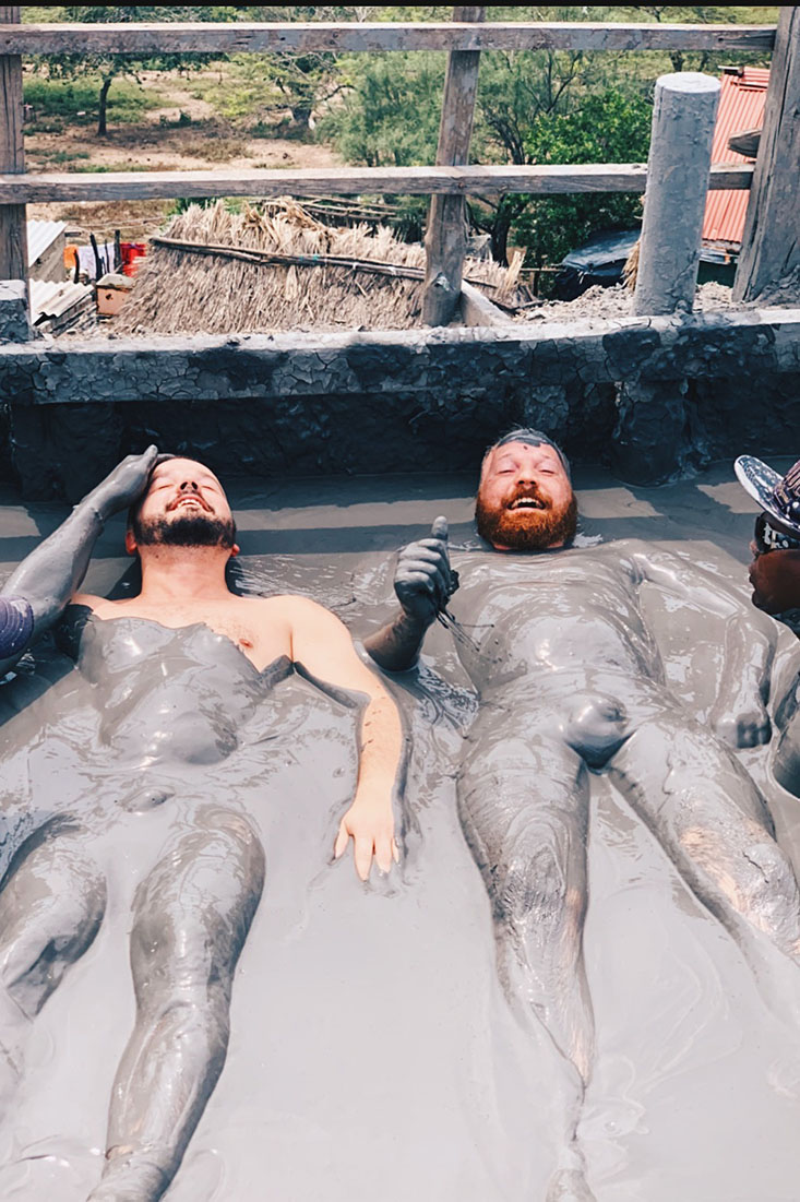 Gay Reise Cartagena With an optional massage in Colombian Volcano mud © Coupleofmen.com