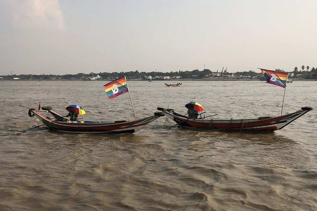 Gay in Myanmar Schwul in Myanmar & Proud Regenbogenfahnen auf Booten © Violaine Beix, Colors Rainbow