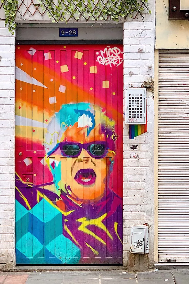 Fantastic portrait street art of Elton John in Chapinero © Coupleofmen.com