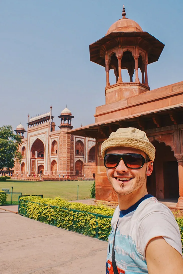 Gay Reise Indien Karl couldn't be more excited to finally see the Taj Mahal © Coupleofmen.com