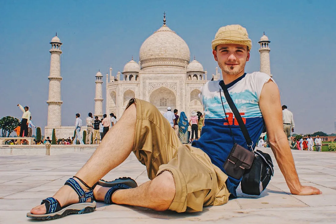 Gay Reise Indien The one must-do-selfie in front of the Taj Mahal © Coupleofmen.com