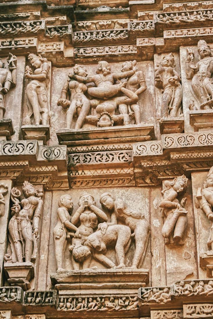 Gay Reise Indien And another one - sexy sculptures on the temples in Khajuraho © Coupleofmen.com