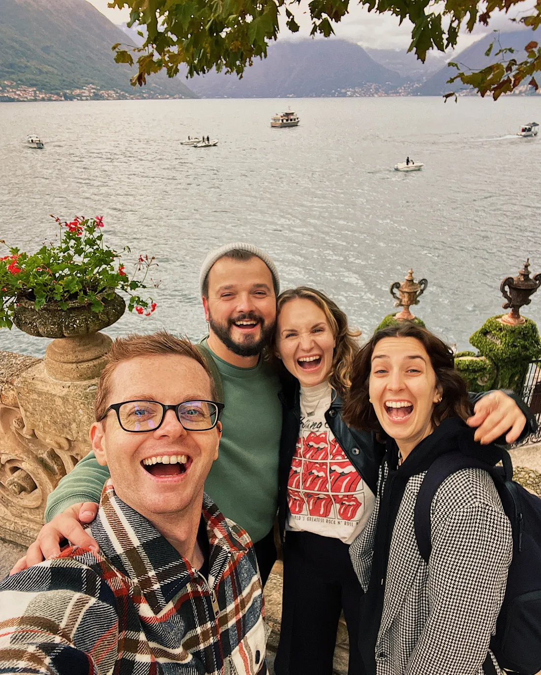 Selfie with 27Travels – Gabby & Shanna and Ryan © Coupleofmen.com