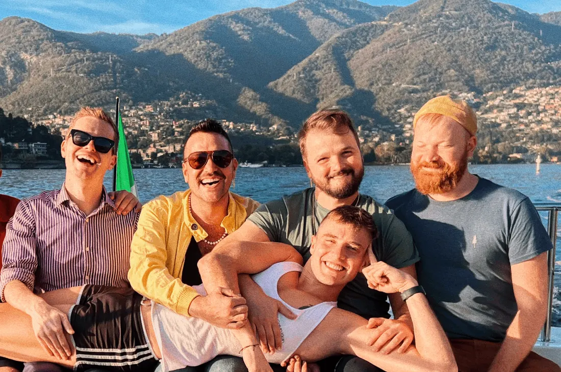 Selfie with Calum, Ravi and Ryan at Lake Como © Coupleofmen.com