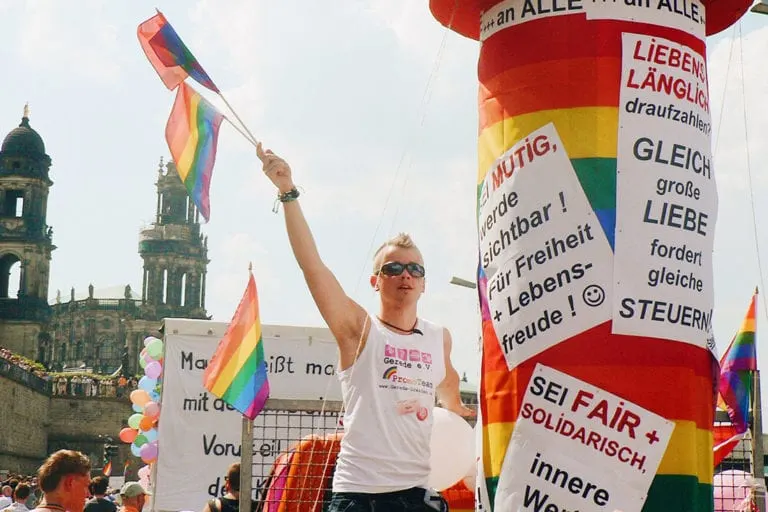 Karl on the pride CSD truck of the LGBTQ+ organization "Gerede e.V." © Coupleofmen.com