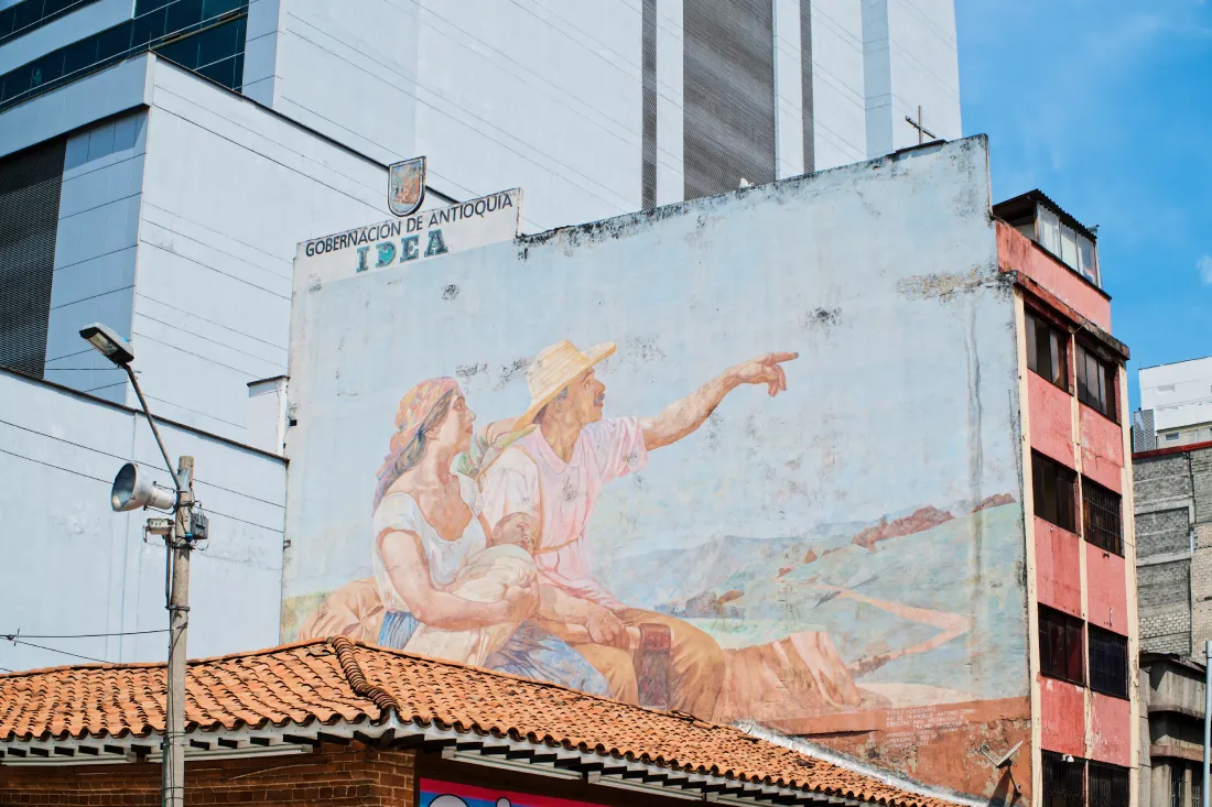 Mural in Medellín © Coupleofmen.com