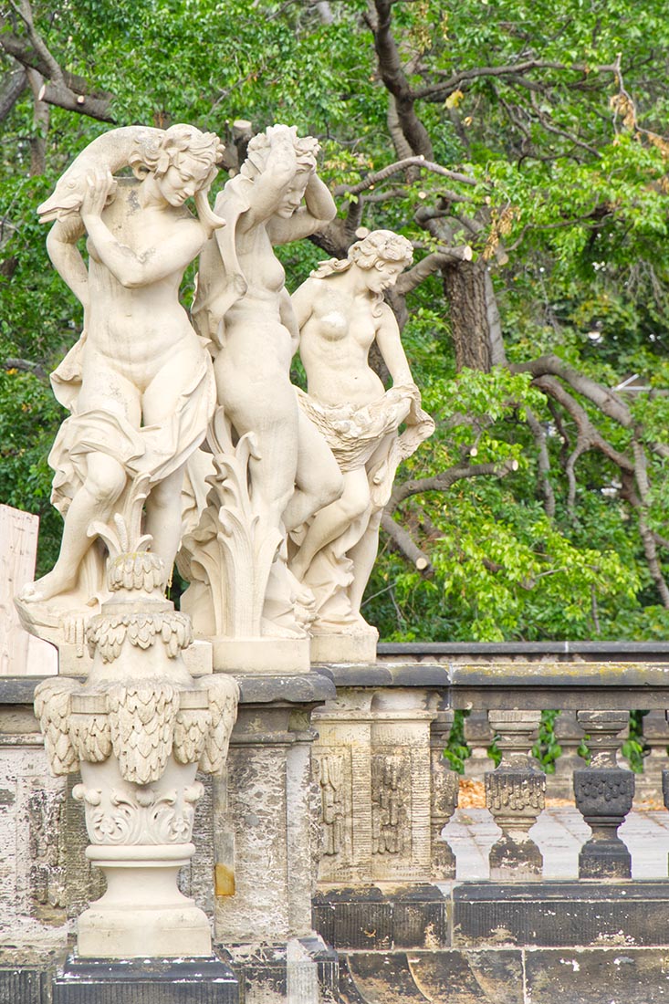 Dresden-Zwinger and its sexy female statues © Coupleofmen.com