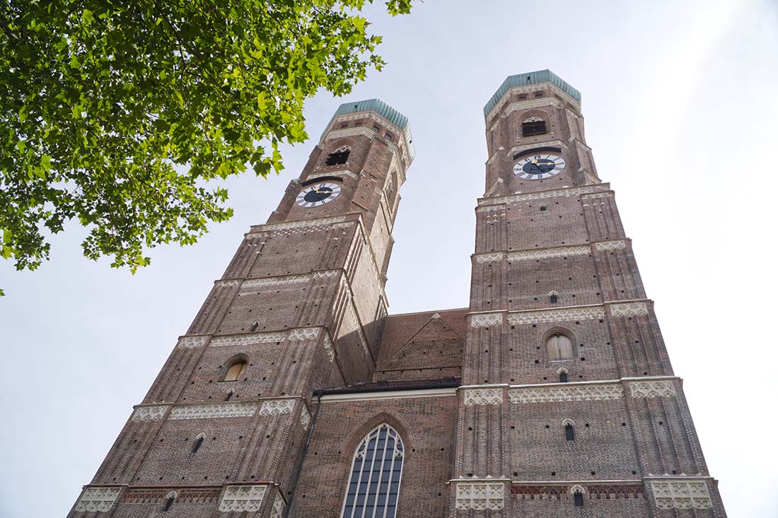 Famous front view after the restoration of the Cathedral of Our Dear Lady in Munich © Coupleofmen.com