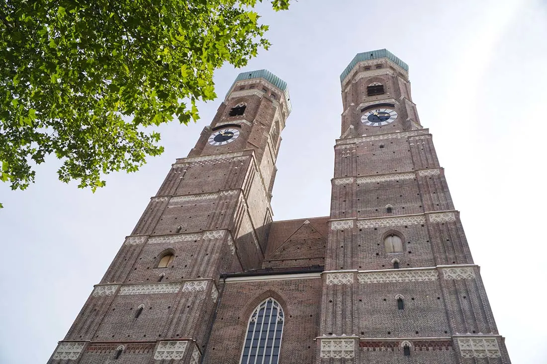 Famous front view after the restoration of the Cathedral of Our Dear Lady in Munich © Coupleofmen.com