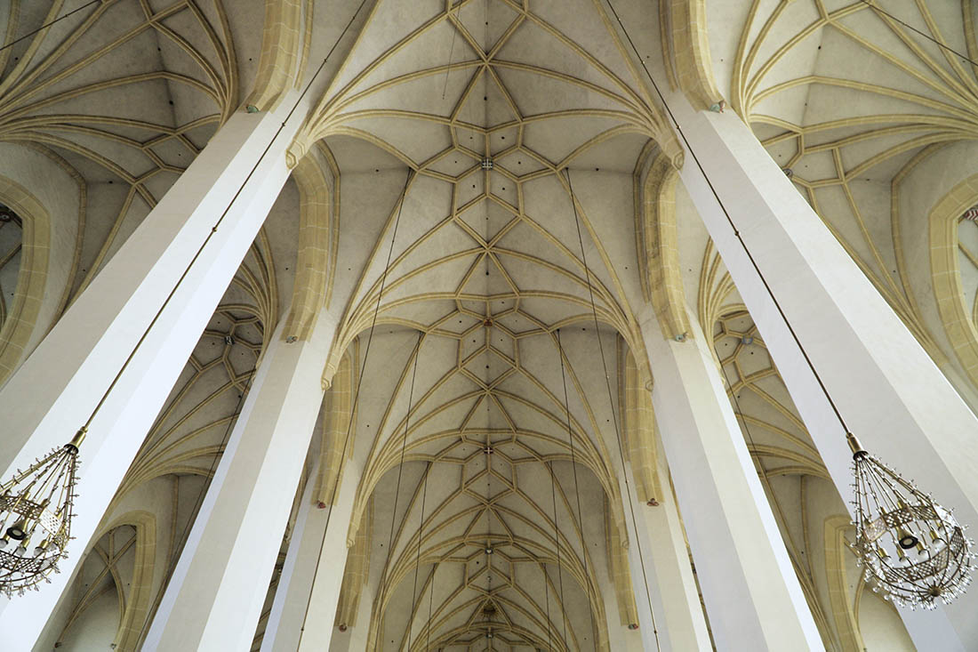 Spectacular cross vault inside of Munich's Cathedral of Our Dear Lady © Coupleofmen.com