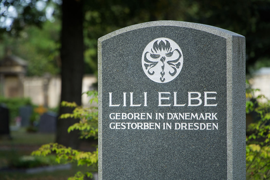 Tombstone of Lili Elbe at cemetery Dresden Trinitatisfriedhof © Coupleofmen.com