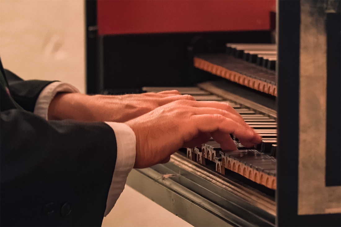 The magical hands of the professional harpsichord player at Residence Concert in Salzburg © Coupleofmen.com