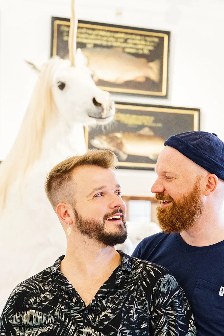 LGBTQ+ freundliches Salzburg rediscover Gay Salzburg Gay Selfie with a 'real' unicorn at Hellbrunn Palace © Coupleofmen.com